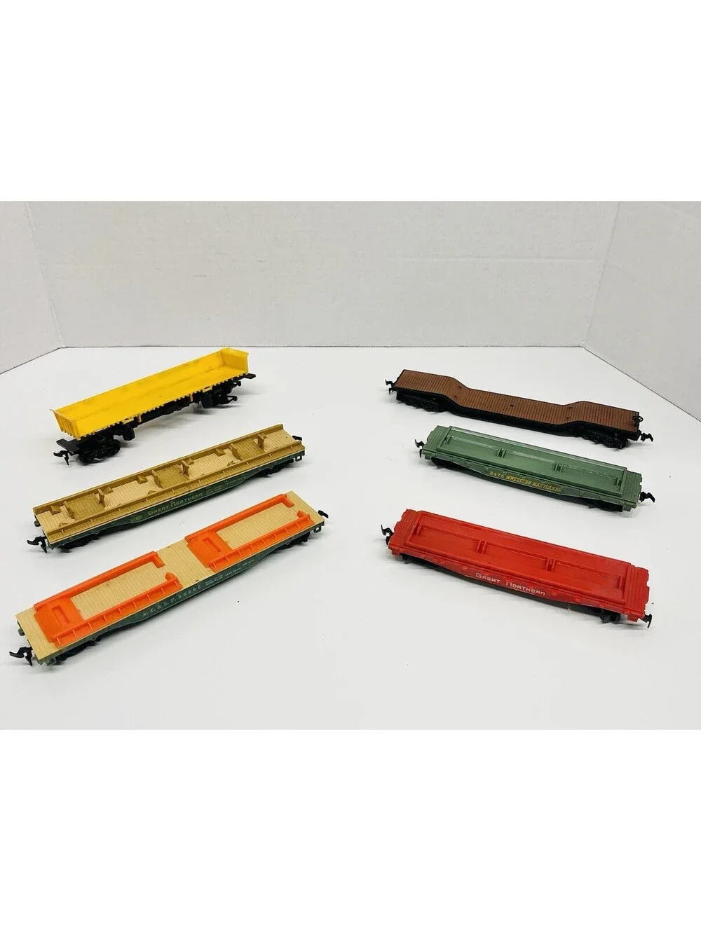 Lot Of 6 Used HO Scale Flat Cars Union Pacific, Southern Pacific, Unbranded 
